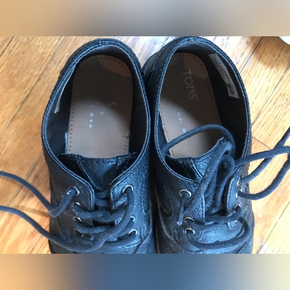 Three pair boy’s shoes: Tom’s, Perry Ellis - Picture 2 of 6